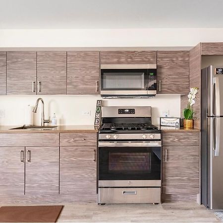 Cozy 2 Brm Apartment Mins Away From United Center Chicago Bagian luar foto